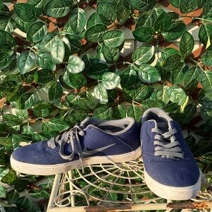 Nike Women's Navy and Light Gray Sneakers